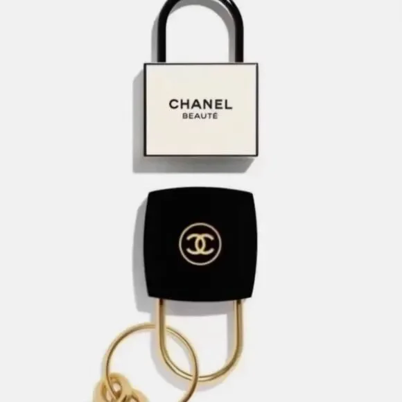 Chanel White La Collection Accessory - Picture 4 of 5